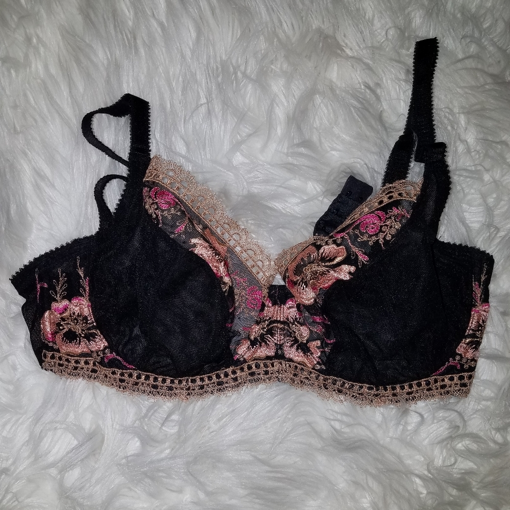 NWOT Via del Amore Black and Pink Lace Floral Bra